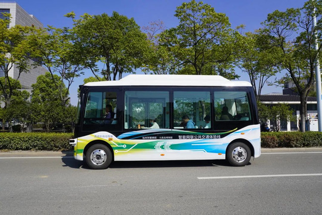 городской автобус с автономным управлением