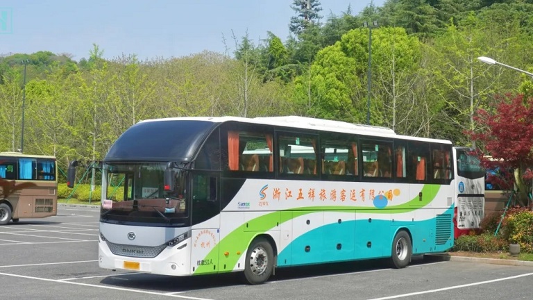Автобусы компании Ankai Buses прокладывают свой маршрут по всей городской сети, охватывая тысячи городских центров и обслуживая миллионы людей.