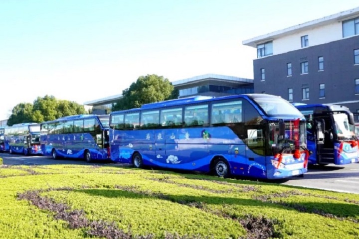 Высококлассные туристические автобусы Ankai N8 и A8 улучшат обслуживание туристов в Хуаншане
